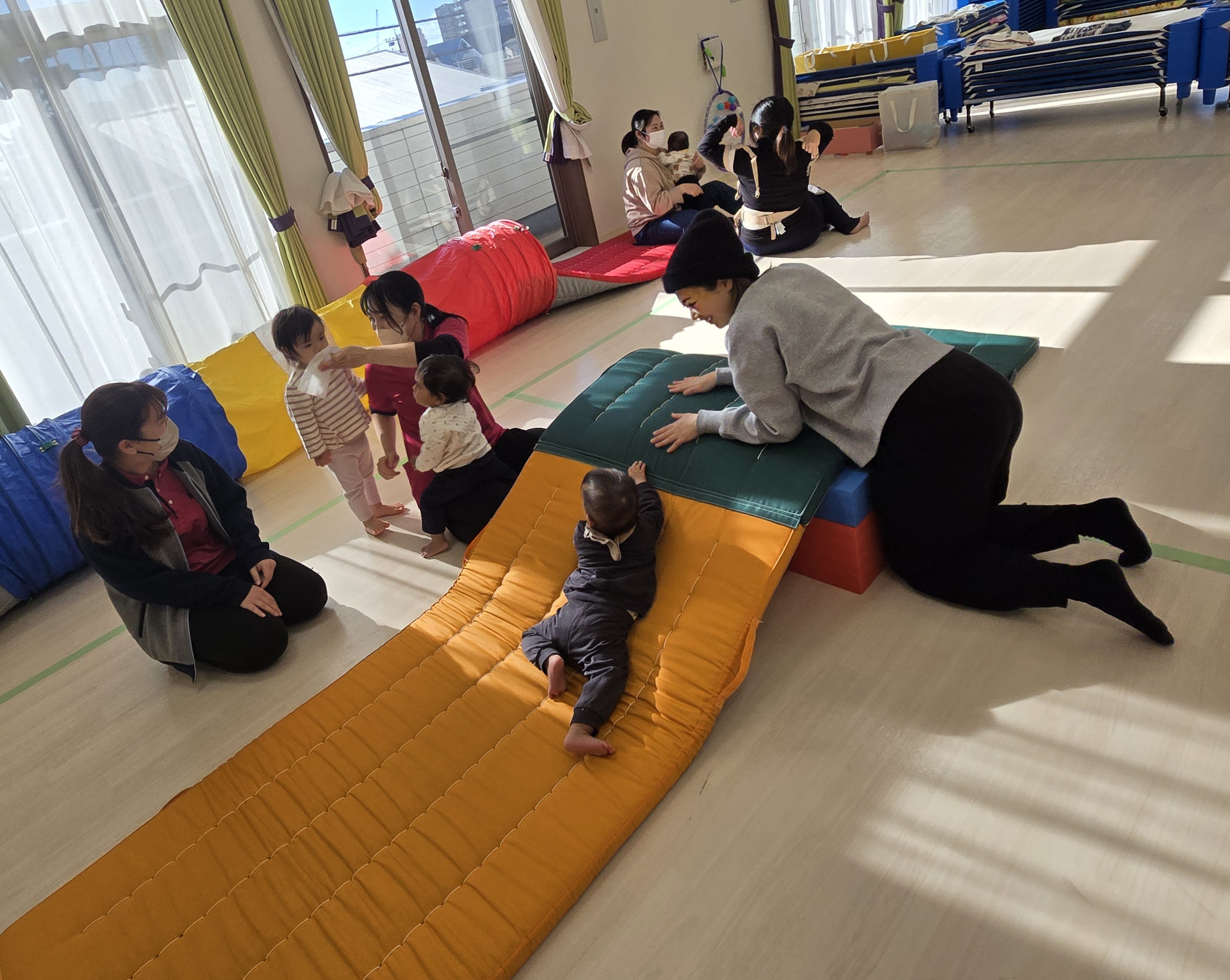 子育て広場　つどい　「ホールDEあそぼう！」