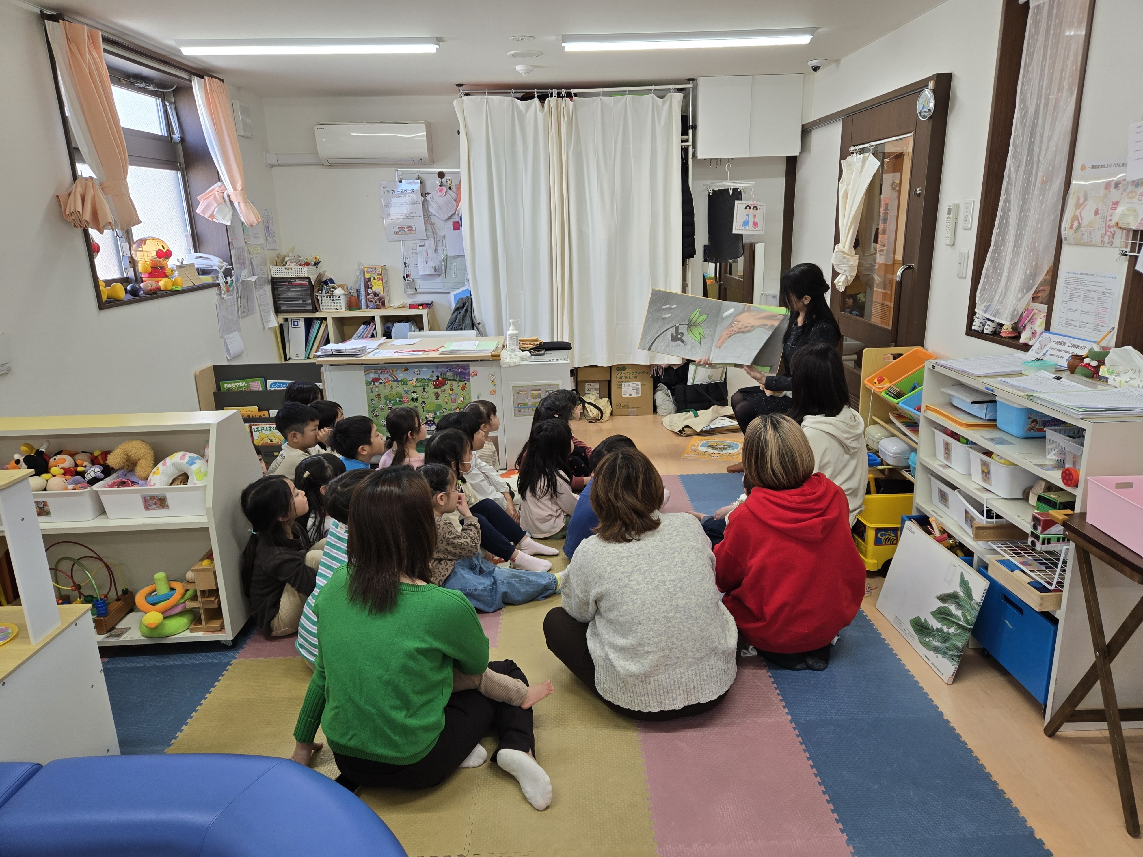 子育て広場　つどい　「お話し会」「けいれんの対処法」